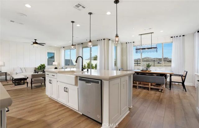 814 Divot Court, Perris, CA 92571