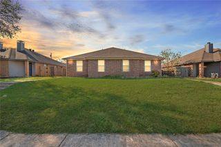 1437 N Bluegrove Road, Lancaster, TX 75134