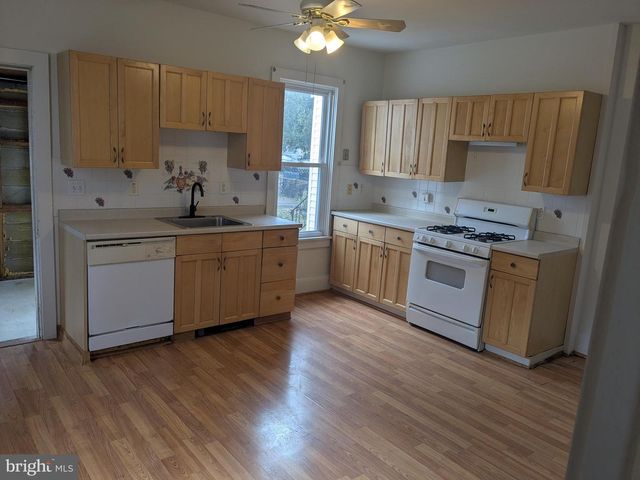 2033 GENESEE ST, Hamilton, NJ 08610