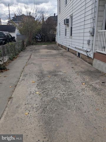 2033 GENESEE ST, Hamilton, NJ 08610