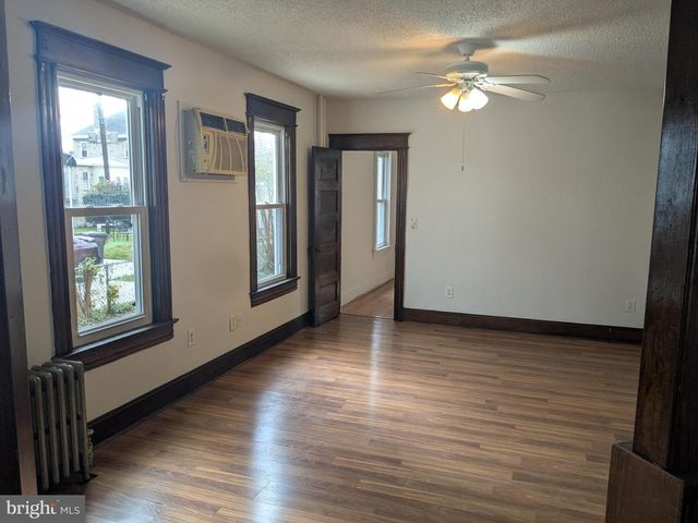 2033 GENESEE ST, Hamilton, NJ 08610