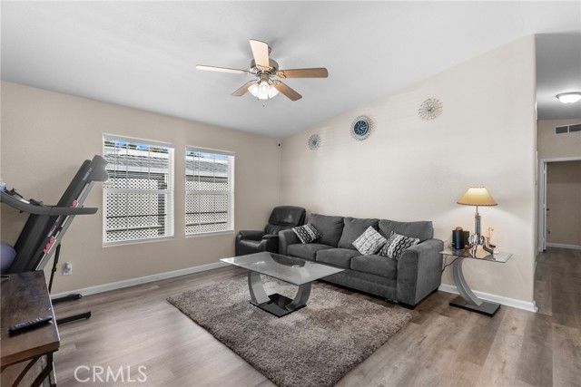 11401 Topanga Canyon Boulevard 35, Chatsworth (los Angeles), CA 91311