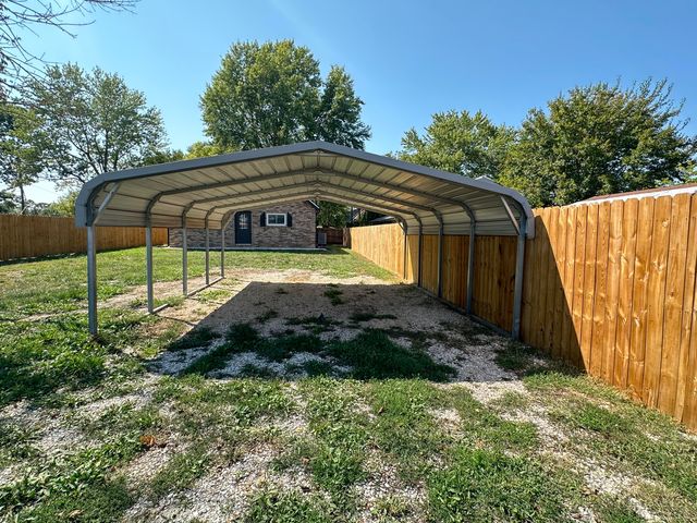 109 N Maple Street, Monett, MO 65708