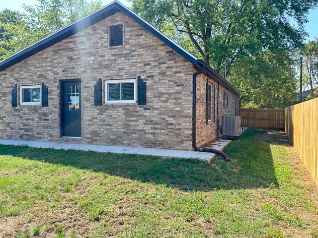 109 N Maple Street, Monett, MO 65708