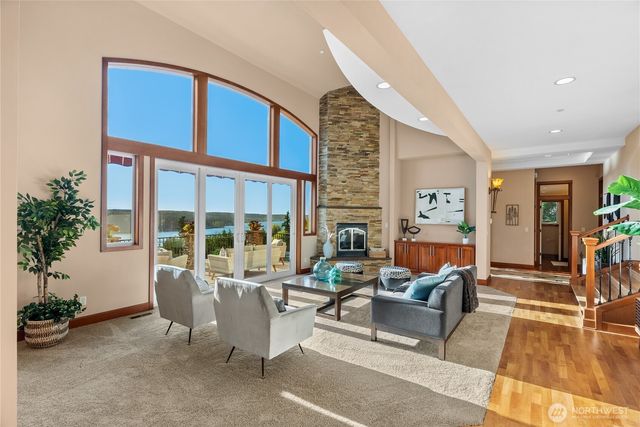 20619 NE 16th Street, Sammamish, WA 98074