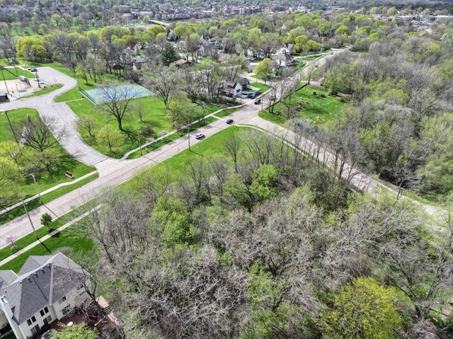 1009 S 9th Avenue, St. Charles, IL 60174