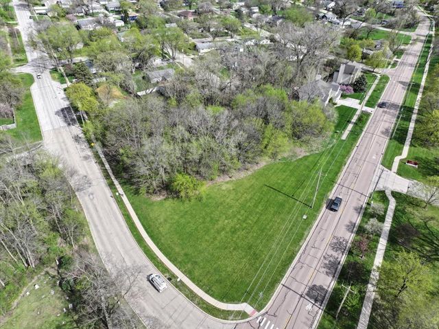 1009 S 9th Avenue, St. Charles, IL 60174