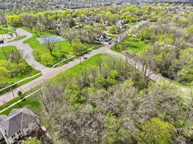 1009 S 9th Avenue, St. Charles, IL 60174