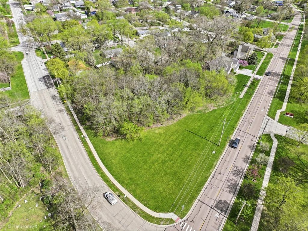 1009 S 9th Avenue, St. Charles, IL 60174