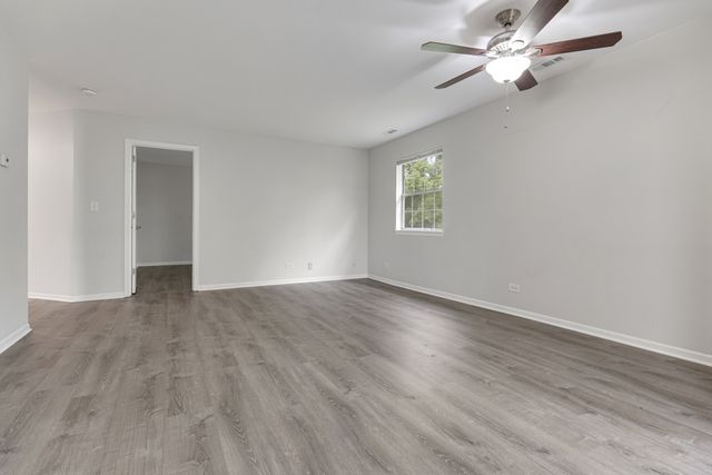 96 GANT Circle H, Streamwood, IL 60107