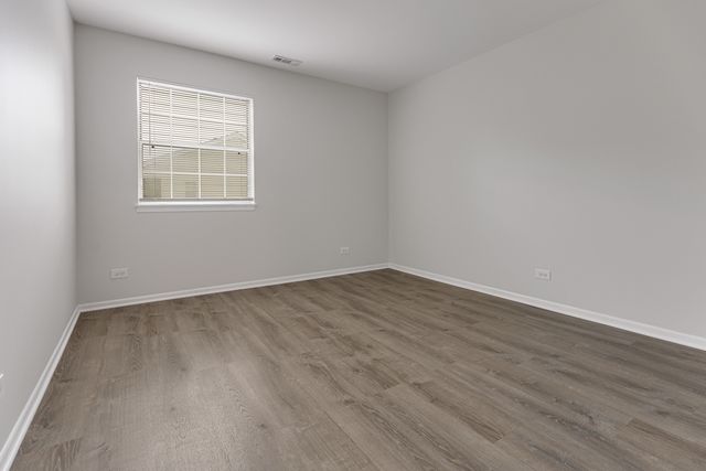 96 GANT Circle H, Streamwood, IL 60107