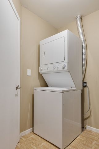 96 GANT Circle H, Streamwood, IL 60107