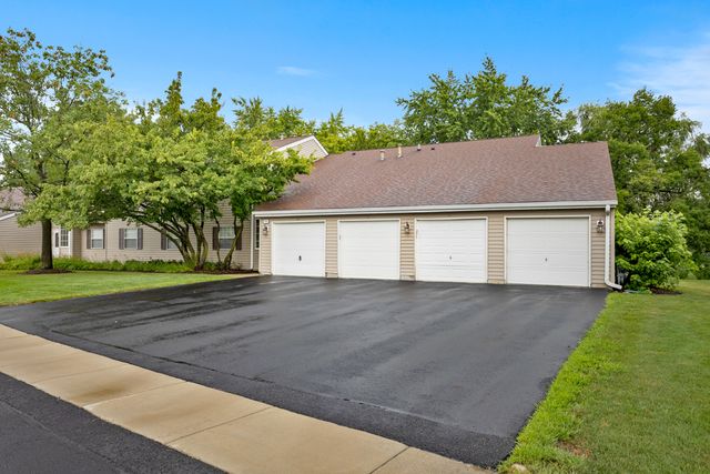 96 GANT Circle H, Streamwood, IL 60107