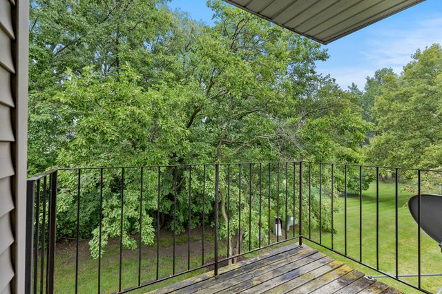 96 GANT Circle H, Streamwood, IL 60107