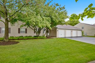 96 GANT Circle H, Streamwood, IL 60107