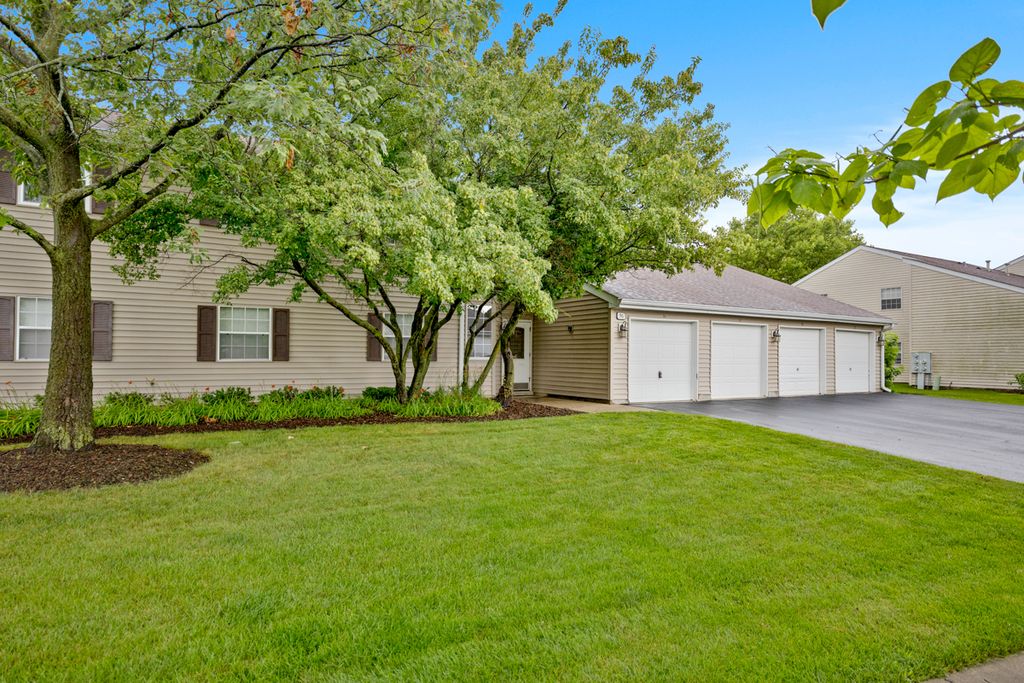 96 GANT Circle H, Streamwood, IL 60107