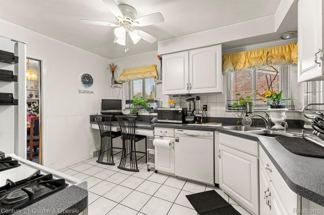 22151 Whitmore Street, Oak Park, MI 48237