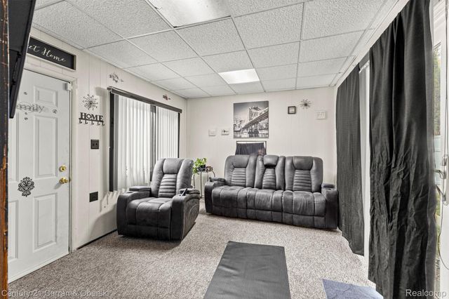 22151 Whitmore Street, Oak Park, MI 48237