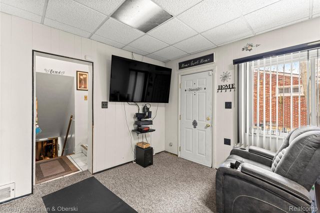 22151 Whitmore Street, Oak Park, MI 48237