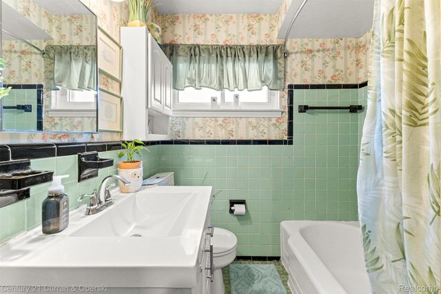 22151 Whitmore Street, Oak Park, MI 48237