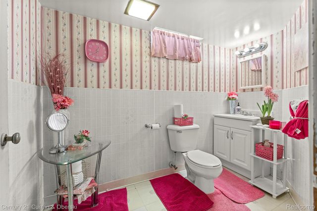 22151 Whitmore Street, Oak Park, MI 48237