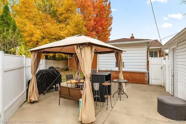 22151 Whitmore Street, Oak Park, MI 48237