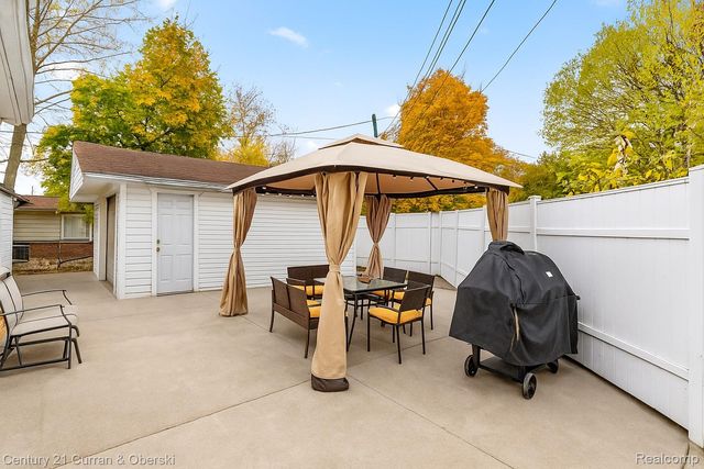 22151 Whitmore Street, Oak Park, MI 48237