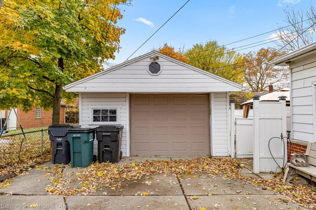 22151 Whitmore Street, Oak Park, MI 48237