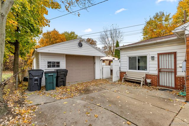22151 Whitmore Street, Oak Park, MI 48237