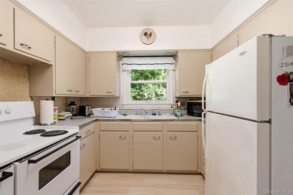 316 Lenox Road, Huntington Station, NY 11746 — photo 5
