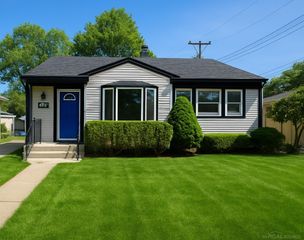 22997 Carolina Street, St Clair Shores, MI 48080