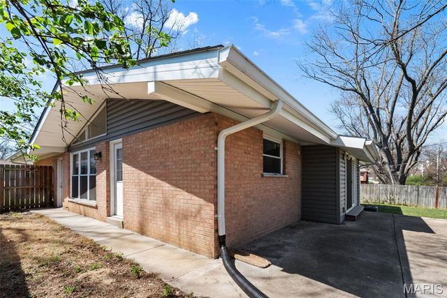 21 Graeler Drive, St Louis, MO 63146