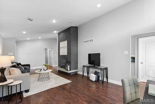 21 Graeler Drive, St Louis, MO 63146