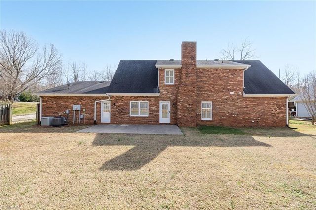 217 Mctavish Lane, Winston-salem, NC 27103