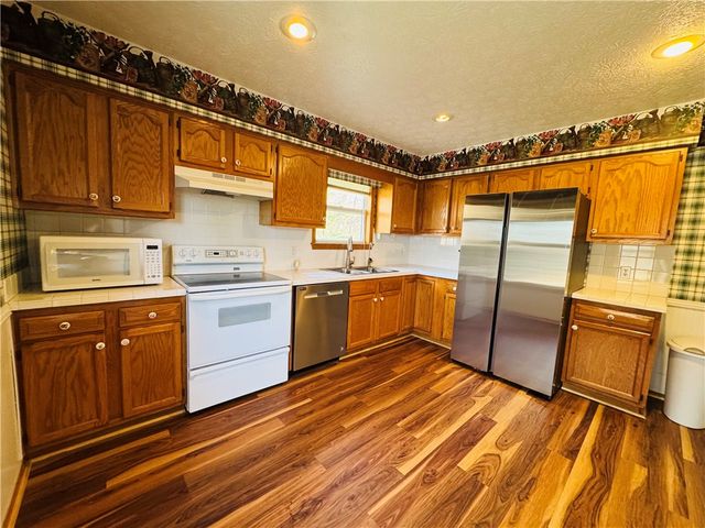 51 NW Ridge Drive, Eureka Springs, AR 72631