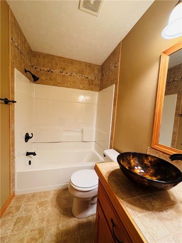 51 NW Ridge Drive, Eureka Springs, AR 72631