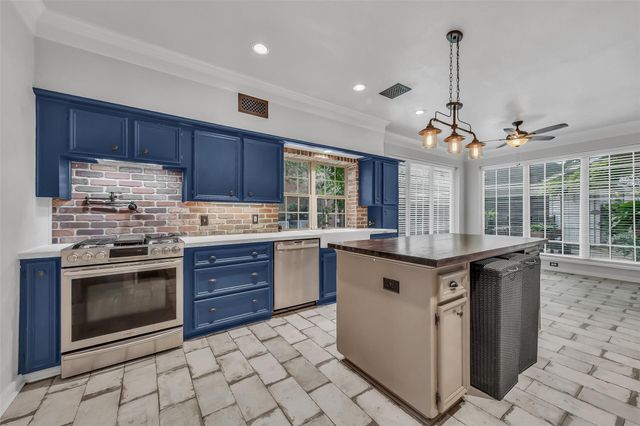 2111 Riverside Drive, League City, TX 77573