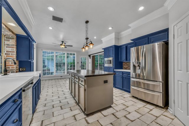 2111 Riverside Drive, League City, TX 77573