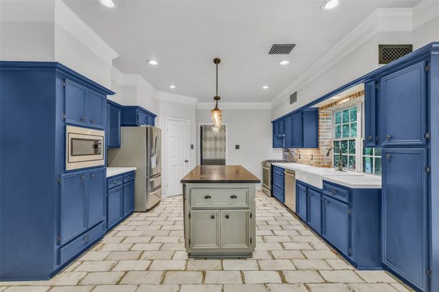 2111 Riverside Drive, League City, TX 77573