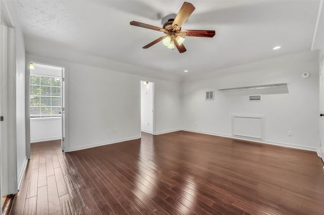 2111 Riverside Drive, League City, TX 77573