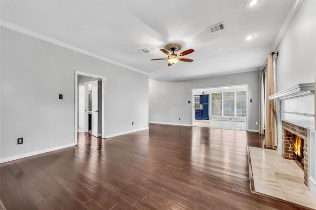 2111 Riverside Drive, League City, TX 77573