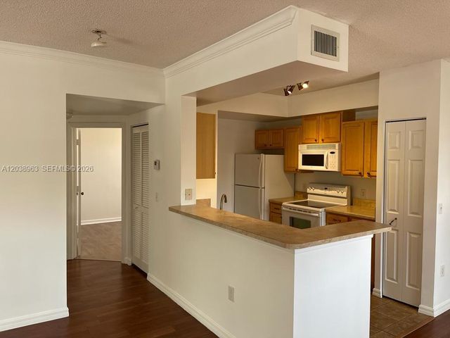 2412 Centergate Dr 201, Miramar, FL 33025