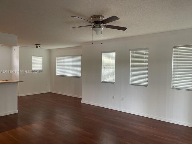 2412 Centergate Dr 201, Miramar, FL 33025