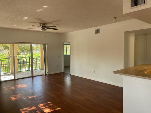 2412 Centergate Dr 201, Miramar, FL 33025