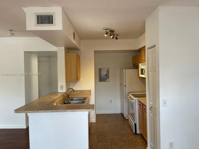 2412 Centergate Dr 201, Miramar, FL 33025