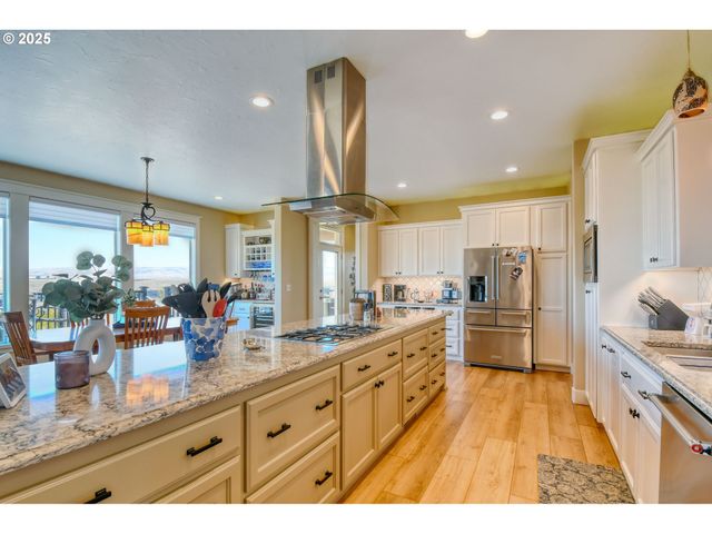 70349 LAKESIDE Rd, Pendleton, OR 97801