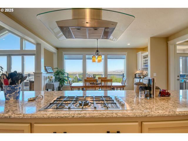 70349 LAKESIDE Rd, Pendleton, OR 97801
