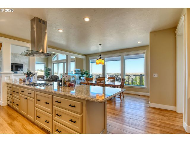 70349 LAKESIDE Rd, Pendleton, OR 97801
