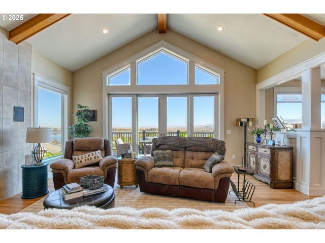 70349 LAKESIDE Rd, Pendleton, OR 97801