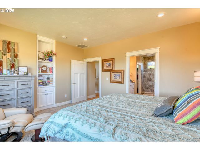 70349 LAKESIDE Rd, Pendleton, OR 97801